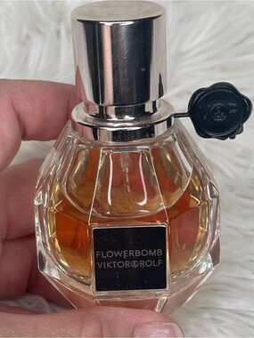 FLOWERBOMB EAU DE PARFUM BY VIKTOR & ROLF 1oz